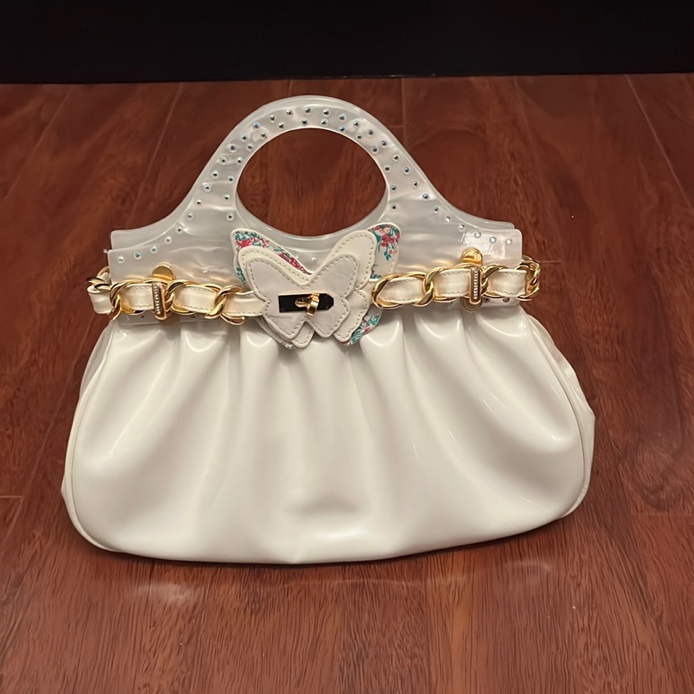 Shizue white bag with butterfly design